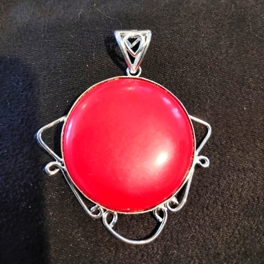 Beautiful Red. Sponge circle pendant